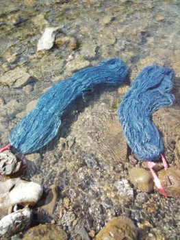 藍染の糸も