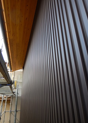 外壁ガルバリウム鋼板角波スパン 砺波の工務店フラグシップ木の家づくり