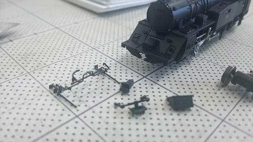 KATO C12の前部カプラー交換 （Z用ケディーカプラー