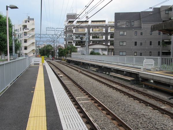同じく延長工事が完了した参宮橋駅。