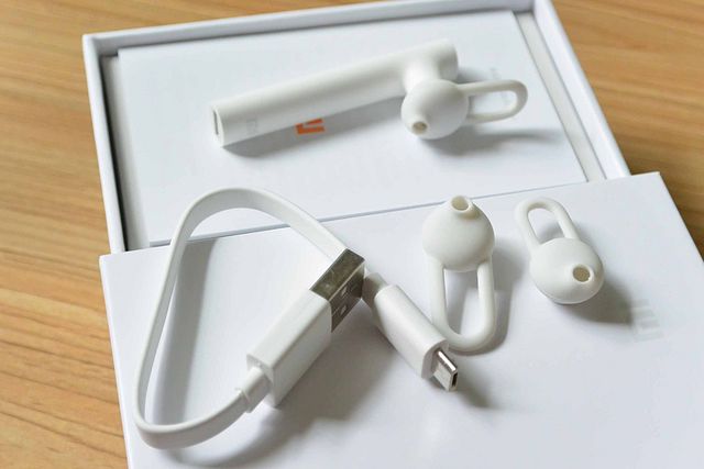 Xiaomiのシンプル＆スタイリッシュな片耳Bluetoothヘッドセット 